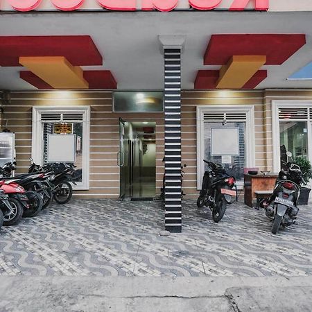 Hotel Reddoorz @ Jalan Stm Medan Extérieur photo