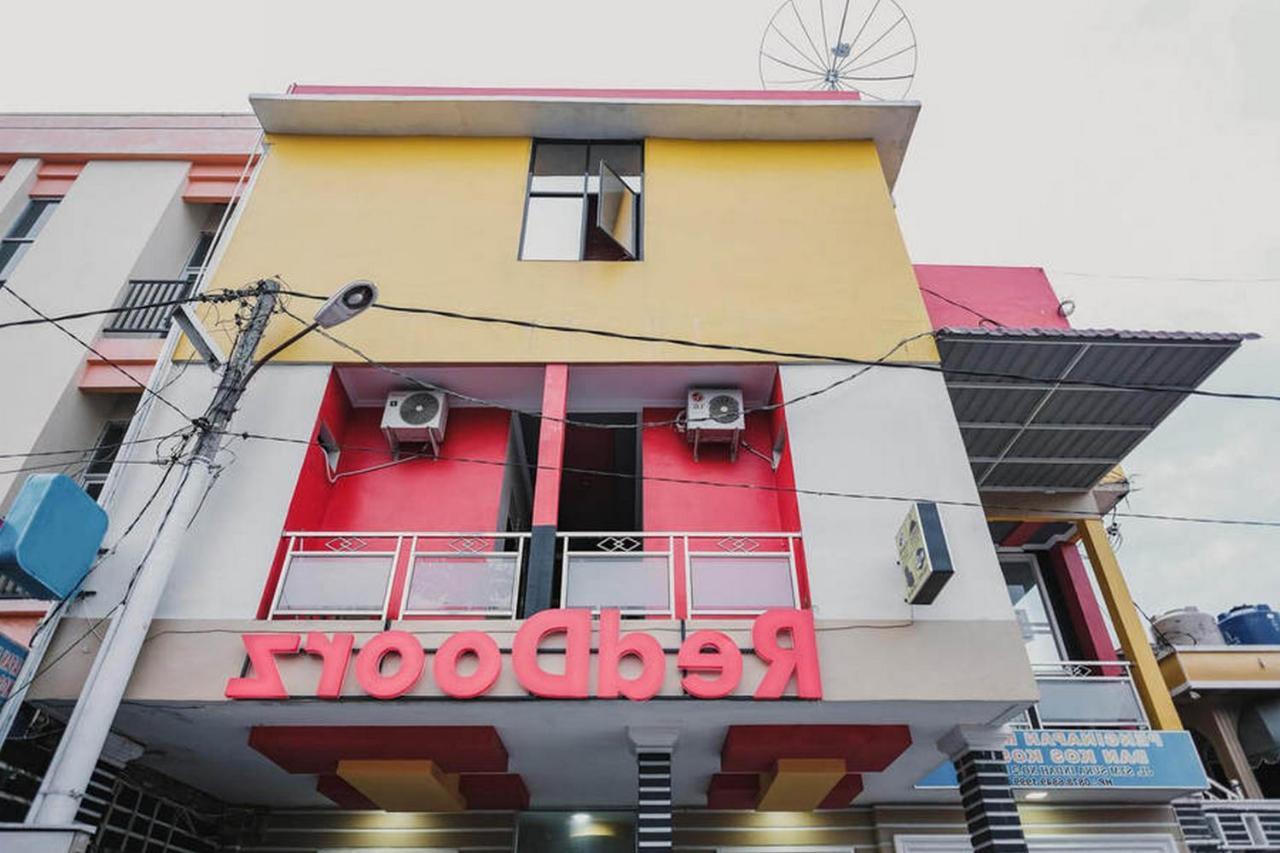 Hotel Reddoorz @ Jalan Stm Medan Extérieur photo