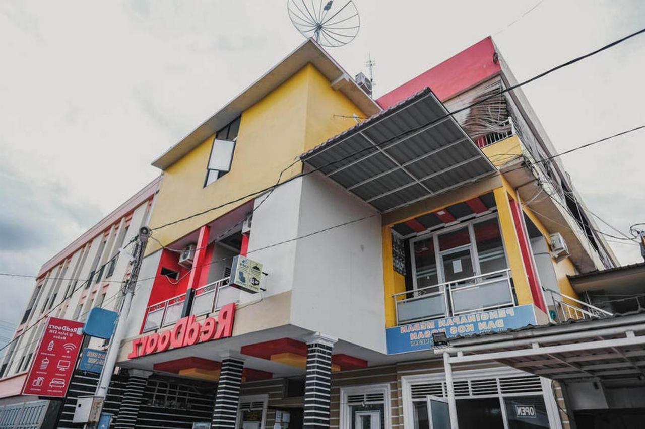 Hotel Reddoorz @ Jalan Stm Medan Extérieur photo